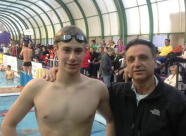 السباح اليافاوي مارك حناوي يحصل على الميدالية الذهبية في بطولة اوروبا للشبيبة